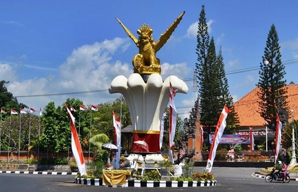 Statue-of-a-bird-with-a-gold-colored-head-on-a-white-column-Bali.jpg